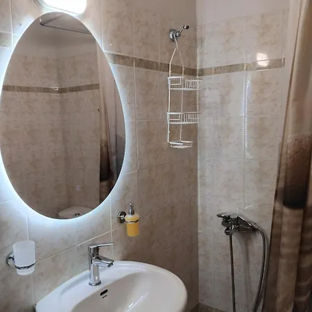 Apartman Simple, Calm And Center 2